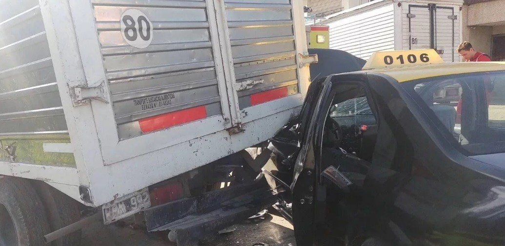 Lo contrataron como taxista, chocó en el primer viaje y desapareció | Actualidad