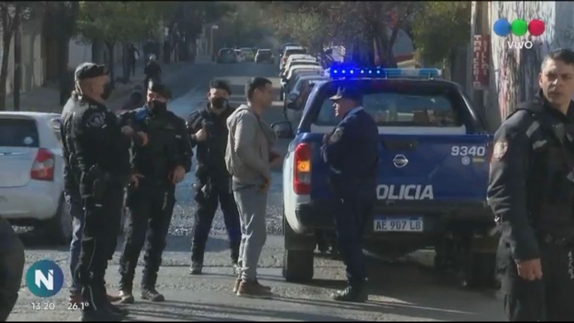 Robó el arma de un auto y escapó a los tiros: terminó detenido | Córdoba