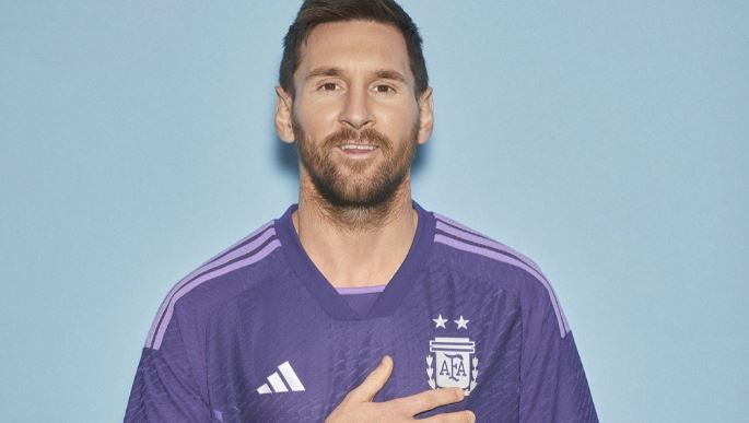 Messi lució la camiseta suplente de la Selección argentina para Qatar 2022 | Deportes