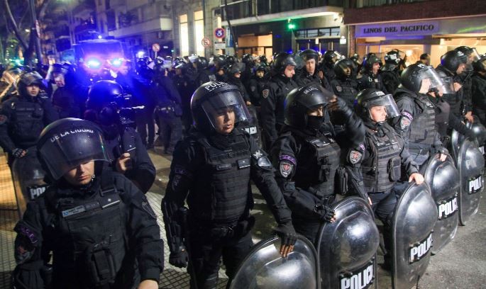 La Justicia le ordenó al Gobierno porteño finalizar el operativo policial en la casa de Cristina Kirchner | Política y economía