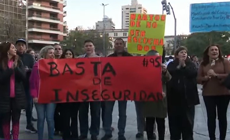 Reclamo en simultáneo por más seguridad en distintos puntos de Córdoba | Córdoba