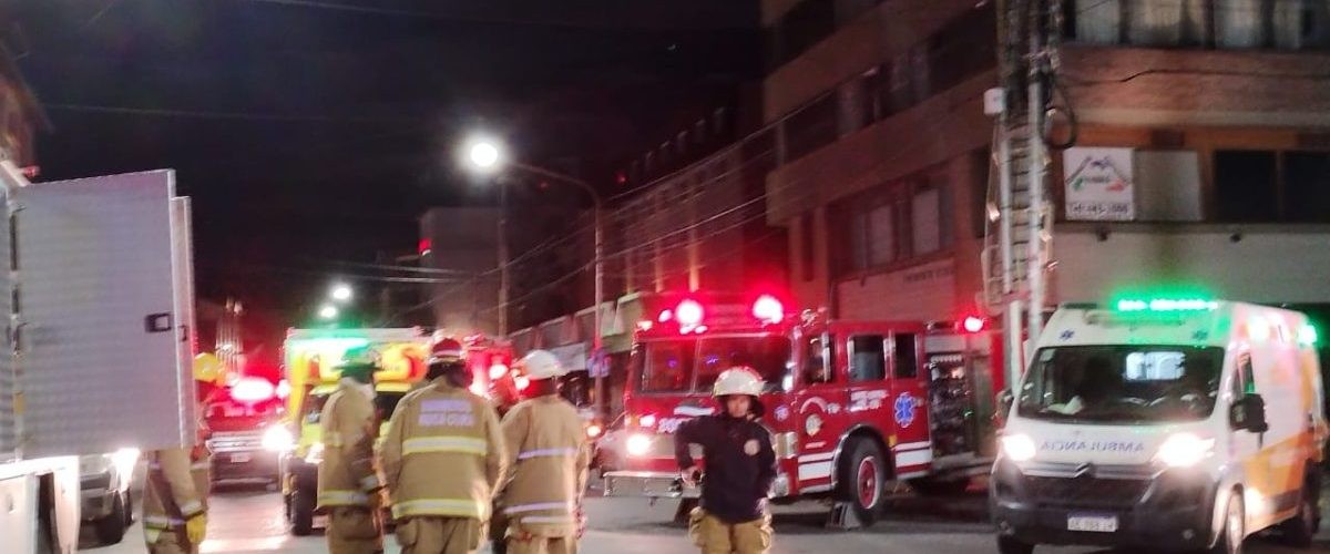 Nueve personas siguen en terapia intensiva tras incendio en edificio de Bariloche | Actualidad