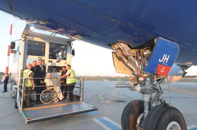 El papa Francisco llegó a Kazajistán para reunirse con líderes religiosos del mundo | Internacionales