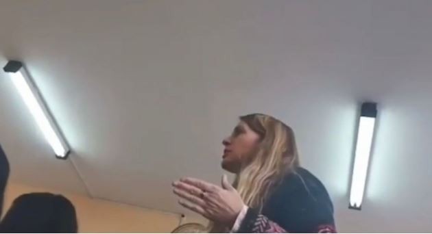 "No son normales, discúlpenme": Alumnos filmaron el maltrato de una docente | Actualidad