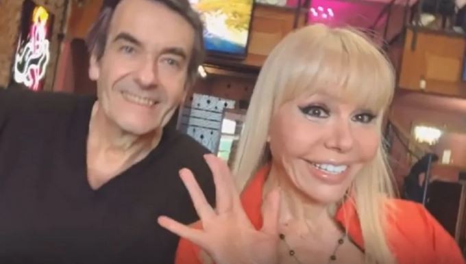 Adriana Aguirre y Ricardo García sufrieron un grave accidente: volcaron con su auto en la Ruta 2 | Actualidad