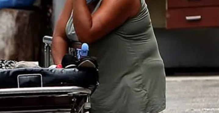 Mujer de 83 años hervía agua, se le prendió fuego la bata y murió | Actualidad