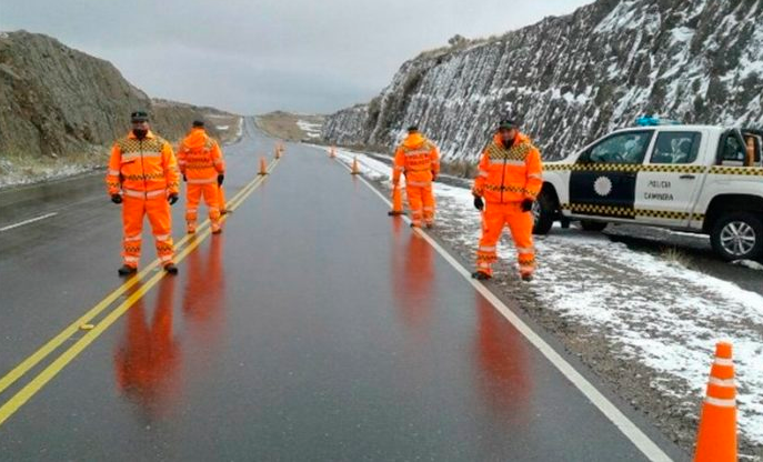 Por hielo en la ruta cortan el camino a las Altas Cumbres | Córdoba