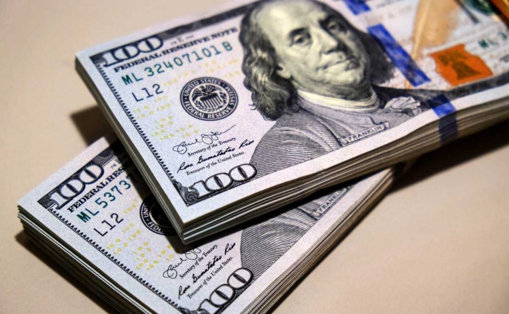 El dólar blue bajó a $285 y el Banco Central compró otros US$ 340 millones | Política y economía
