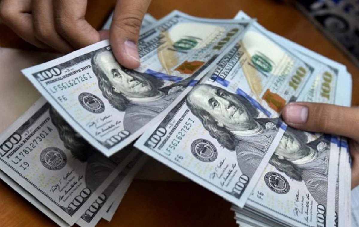 El dólar blue cerró la semana en $287 y el BCRA sumó otros US$ 185 millones | Política y economía