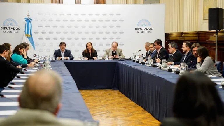 El Gobierno proyecta más recortes de gastos en Educación, Salud y Transporte | Política y economía