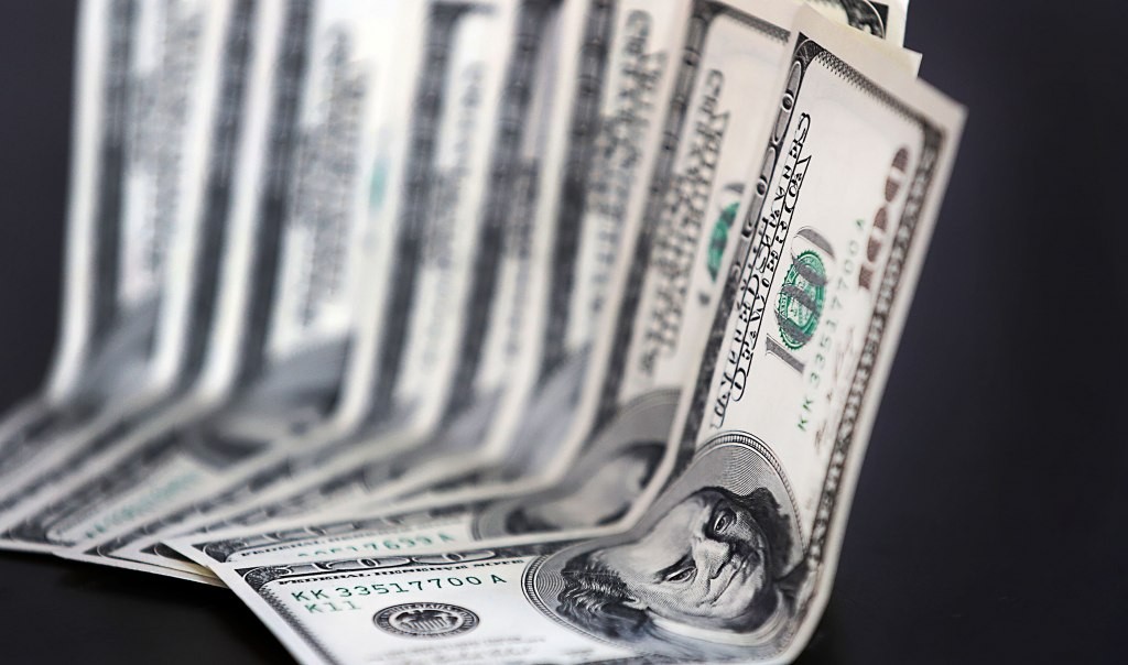 El dólar blue volvió a bajar y cerró en $288 | Política y economía