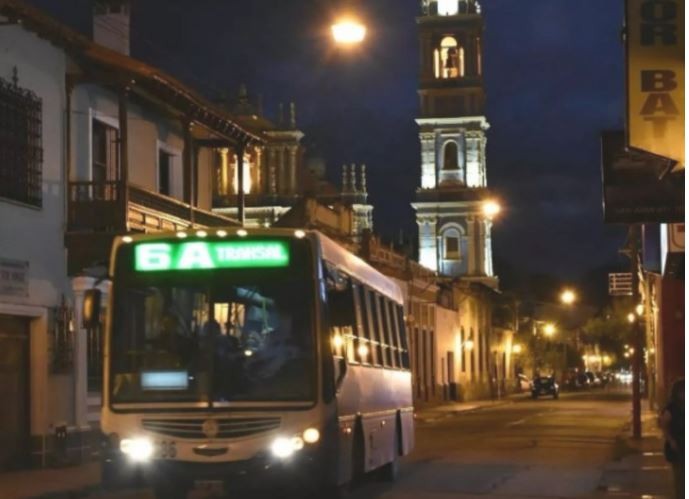 Terror en la noche salteña: pasajera invisible le pide "parada" a un colectivero | Curiosidades