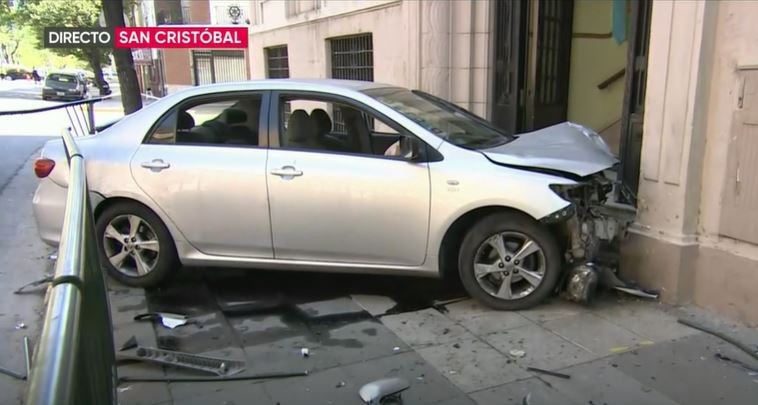 Una mujer herida al ser atropellada en la vereda de una escuela en San Cristóbal | Actualidad