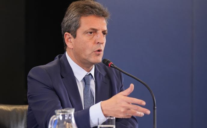 El Gobierno agregó otro recargo de 25% para consumos en dólares con tarjeta | Política y economía