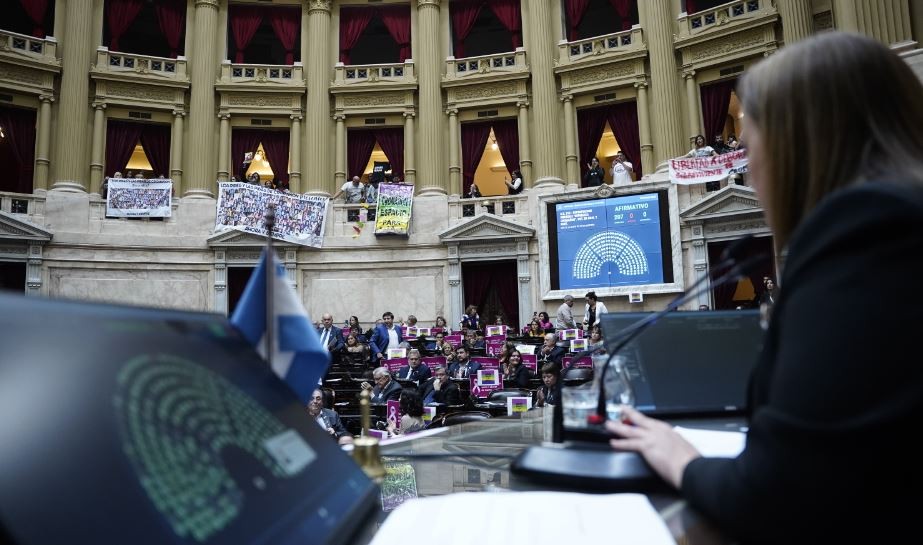 Con amplio acuerdo político, Diputados aprobó reforma de ley de barrios populares contra desalojos | Política y economía