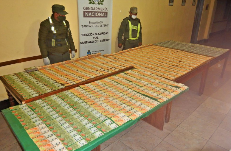 De Salta a Carlos Paz, con 4 millones de pesos y 37 mil dólares sin explicación | Córdoba