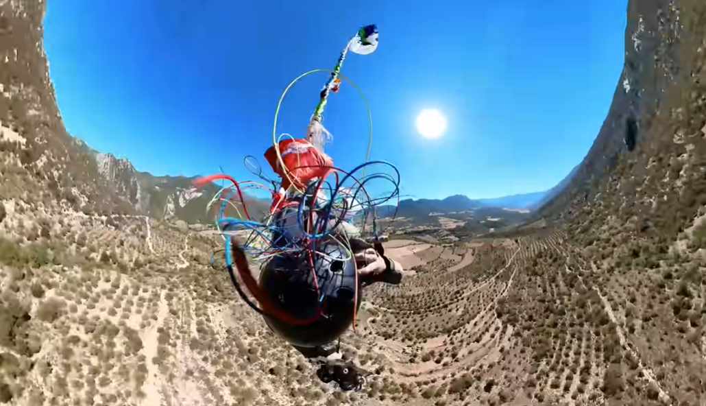 Desesperante: se enredó con el paracaídas y se salvó de milagro | Deportes