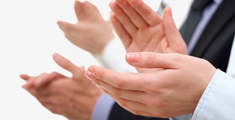 Dos activistas fueron encarcelados por aplaudir en un juicio en Hong Kong | Internacionales