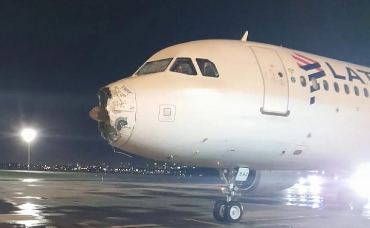 VIDEO: Un avión de Latam sufrió destrozos por una tormenta | Internacionales
