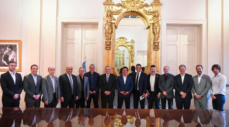 Alberto Fernández recibió a intendentes del conurbano, que pidieron "mantener las obras públicas" | Política y economía