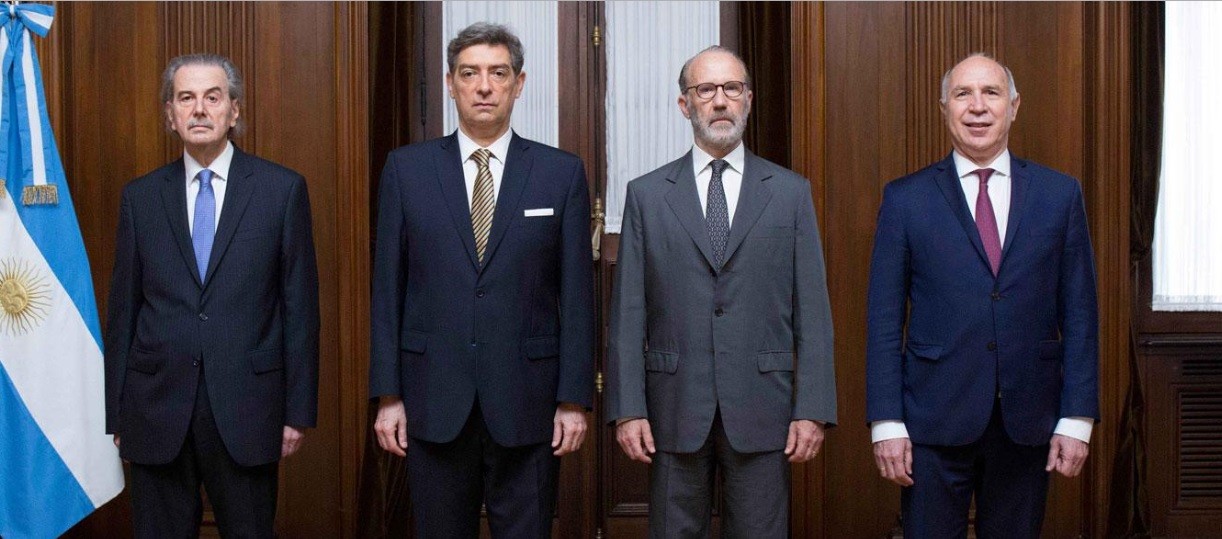 "Dictadura judicial" y "suma del poder público": acusaciones del oficialismo a la Corte Suprema | Política y economía