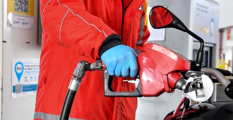 Playeros de estaciones de servicio cerraron su paritaria anual con aumento de 99% | Actualidad
