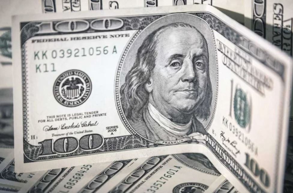 Dólar blue: bajó pero se mantiene por encima de los $300 | Actualidad