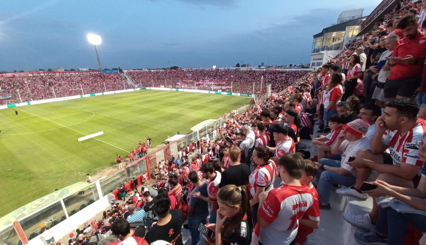 A cancha llena Instituto vive una noche de gloria | Deportes