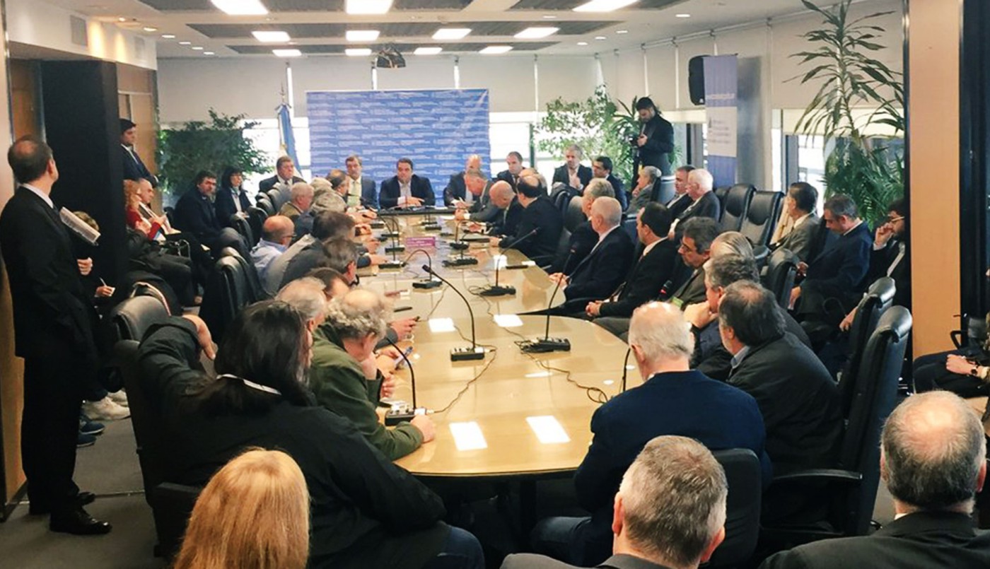 El Consejo del Salario se reúne para negociar un nuevo haber mínimo, vital y móvil | Política y economía