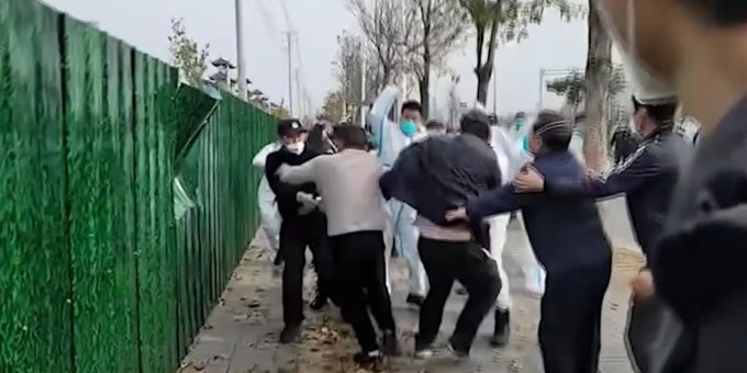 China: "la Ciudad del iPhone" está sitiada por protestas de empleados | Internacionales