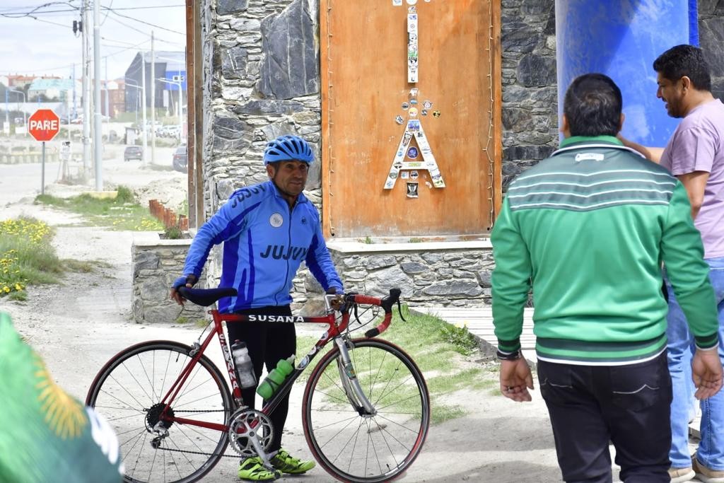 Ciclista con la enfermedad de Parkinson unió La Quiaca con Ushuaia | Actualidad