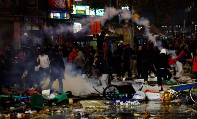 Disturbios en Bruselas por la derrota de Bélgica en Qatar 2022: autos incendiados y pelea con la policía | Internacionales