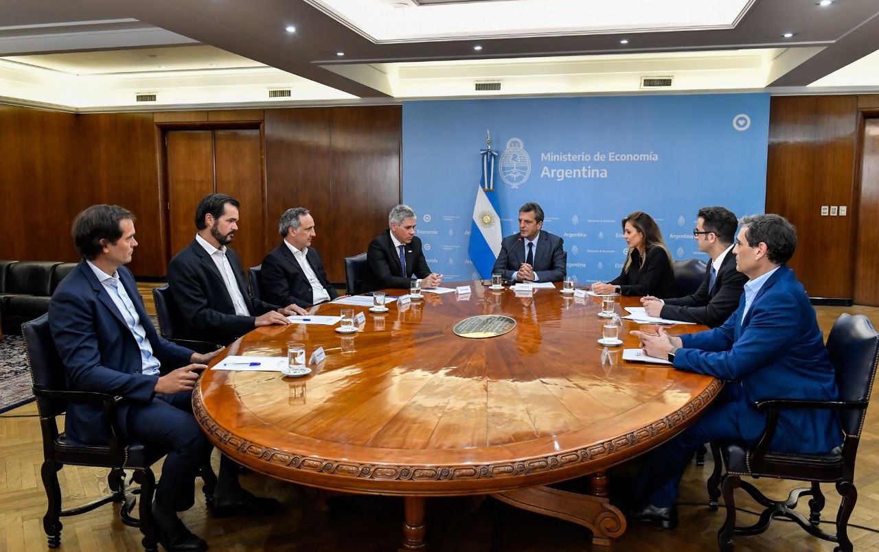 Massa anunció el acuerdo con petroleras: subas mensuales no podrán superar el 4% hasta marzo | Política y economía