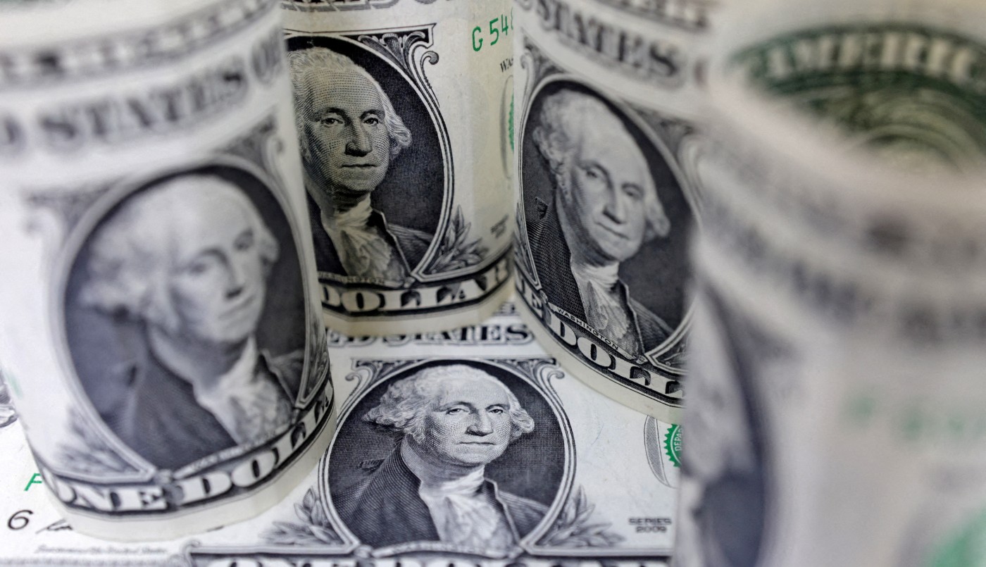 El dólar blue volvió a subir y cerró a $357 | Política y economía