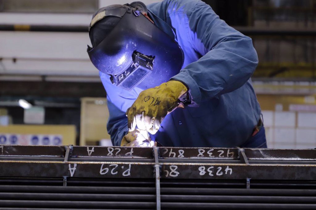 Siete de cada 10 empresas denuncian que pueden frenar la producción por falta de importaciones | Política y economía