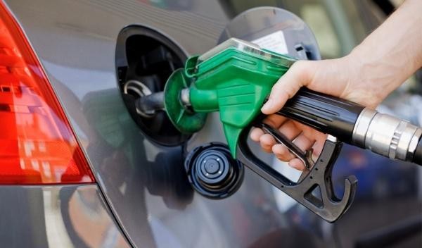 Subió el precio del combustible, ¿y dejan de aceptar tarjetas de crédito? | Política y economía