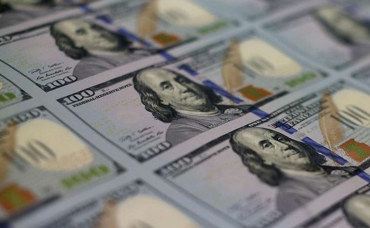 El dólar "blue" subió 8 pesos y llegó a su techo máximo | Política y economía