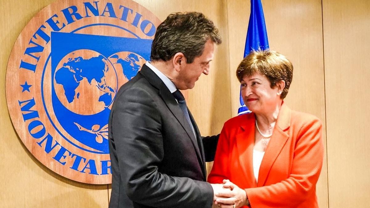 El Gobierno sobrecumplió la meta fiscal pactada con el FMI para el 2022 | Política y economía