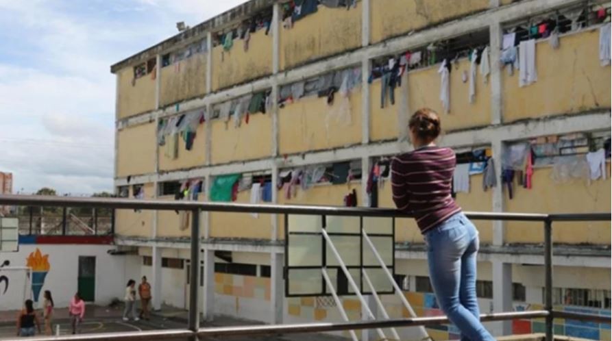Denuncian 70 casos de gastroenteritis en cárcel de mujeres de Rosario por falta de agua | Actualidad