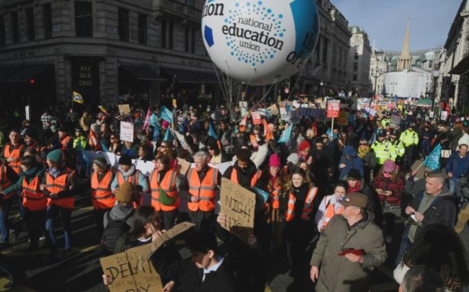 El Reino Unido, paralizado por la mayor huelga en una década por reclamos de mejoras salariales | Internacionales