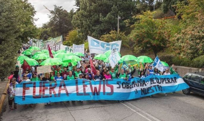 Tensión e incidentes en la "Marcha por la soberanía del Lago Escondido" | Política y economía