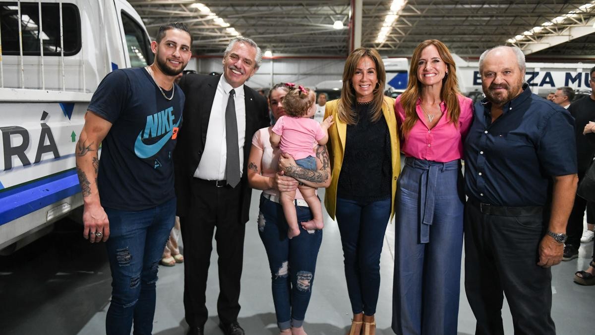 "El trabajo es dignidad", dijo Fernández al entregar herramientas a miembros de la economía social | Política y economía