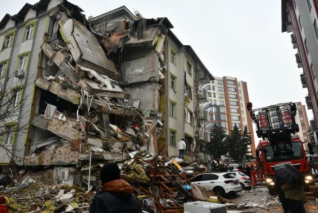 Más de 600 muertos por un devastador terremoto de 7,8 de magnitud en Turquía y Siria | Internacionales