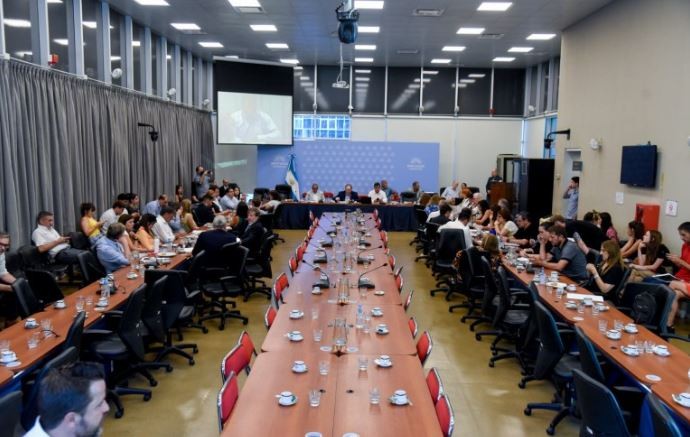 Pese al rechazo opositor, el oficialismo consiguió dictaminar el proyecto de "Monotributo Tech" | Política y economía