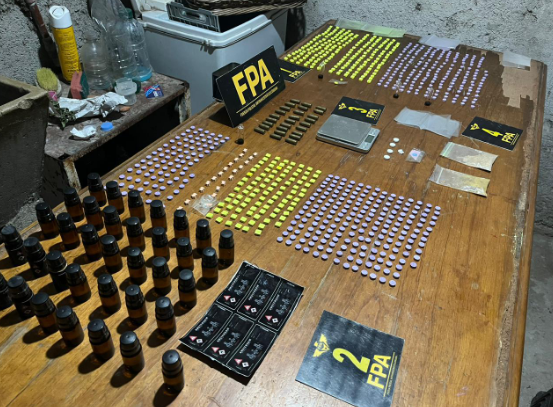 Detuvieron a un policía que vendía éxtasis, mdma, cocaína y popper | Córdoba