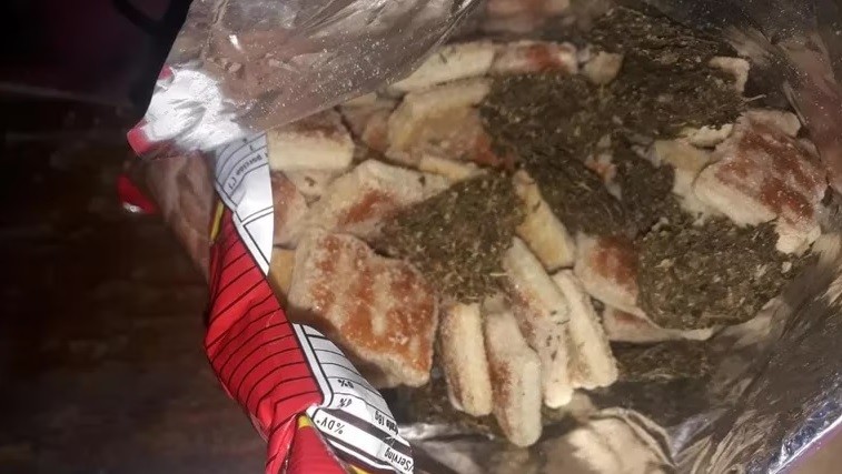 Mujer quiso ingresar marihuana en un paquete de bizcochitos para su hijo preso | Actualidad