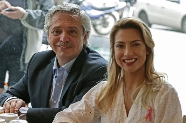 Promueven el tratamiento protocolar igualitario de funcionarios, familiares y convivientes | Política y economía