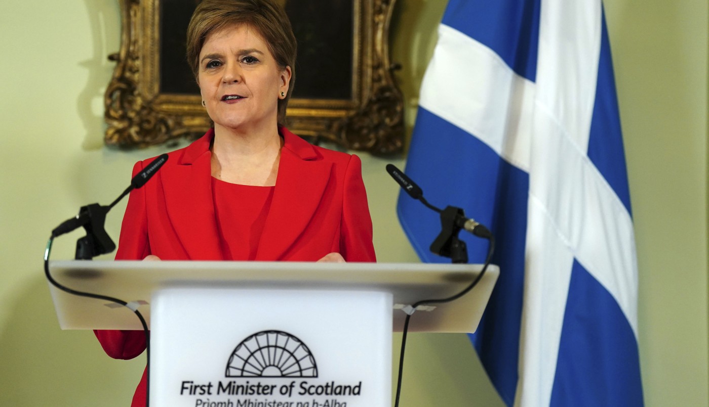 Renuncia la jefa de Gobierno escocesa: "Dimitir es mi deber en este momento crítico" | Internacionales