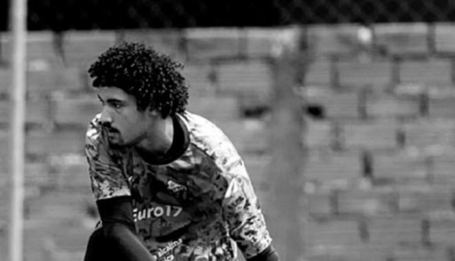 Dolor en el fútbol de Brasil: encontraron a un arquero de 21 años muerto en su casa | Deportes