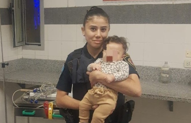 Policías salvaron a una bebé que se estaba ahogando | Córdoba